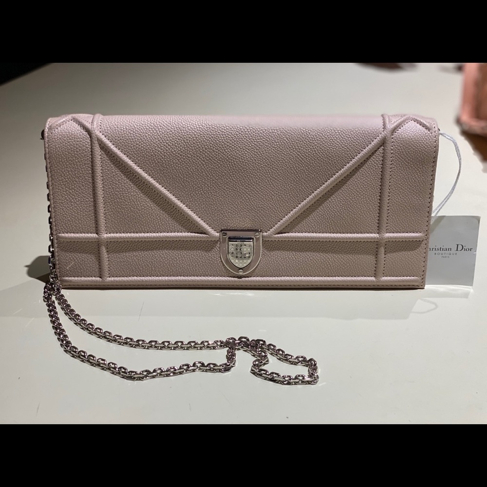 Diorama long clutch with chain